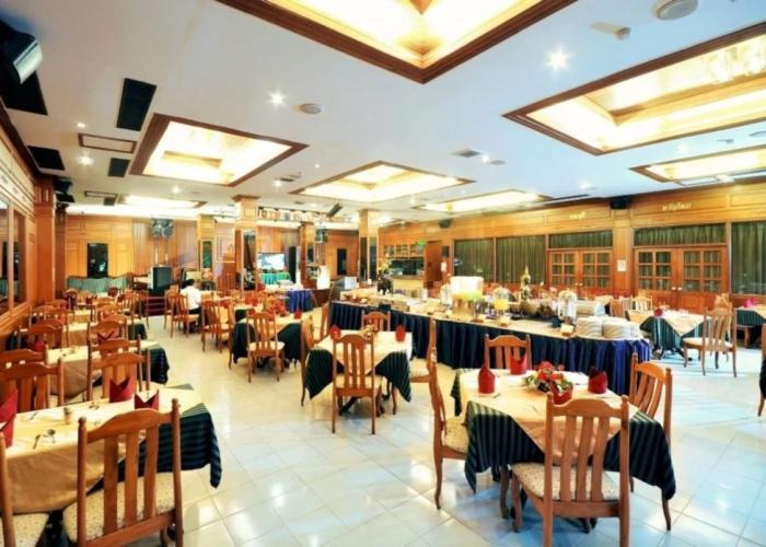 Mae Yom Palace Hotel