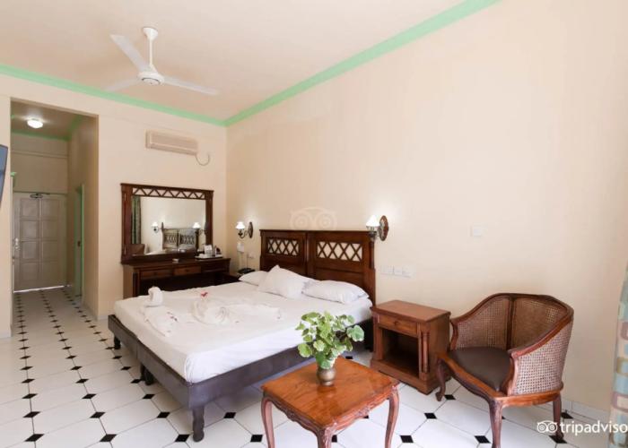 Palm Beach Hotel