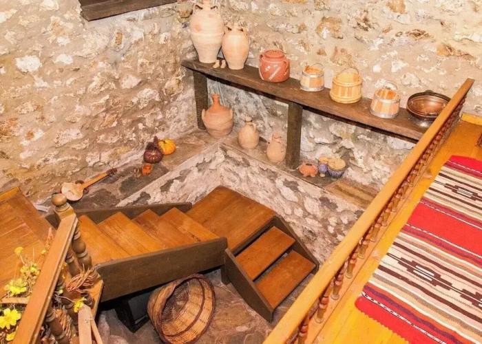 260m2 Unique Mountain House in Lilea Parnasos