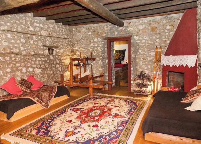 260m2 Unique Mountain House in Lilea Parnasos