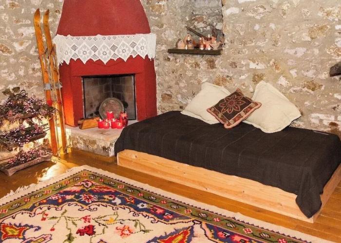260m2 Unique Mountain House in Lilea Parnasos
