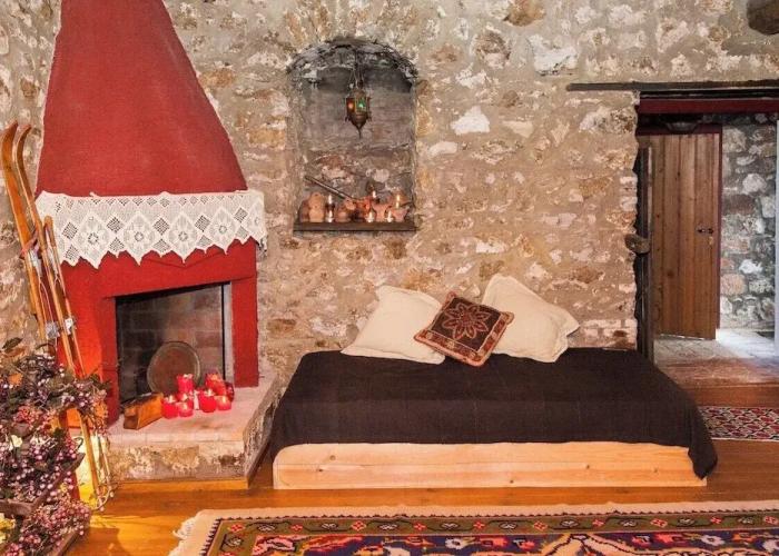 260m2 Unique Mountain House in Lilea Parnasos