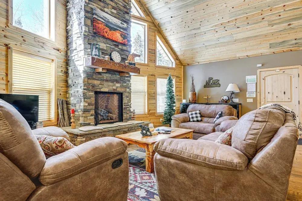 < 1 Mi to Brian Head Resort: Spacious Cabin!