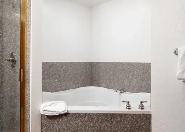 Villa 2041 2 Bed 2 Bath Full Kitchen 2 Bedroom Villa