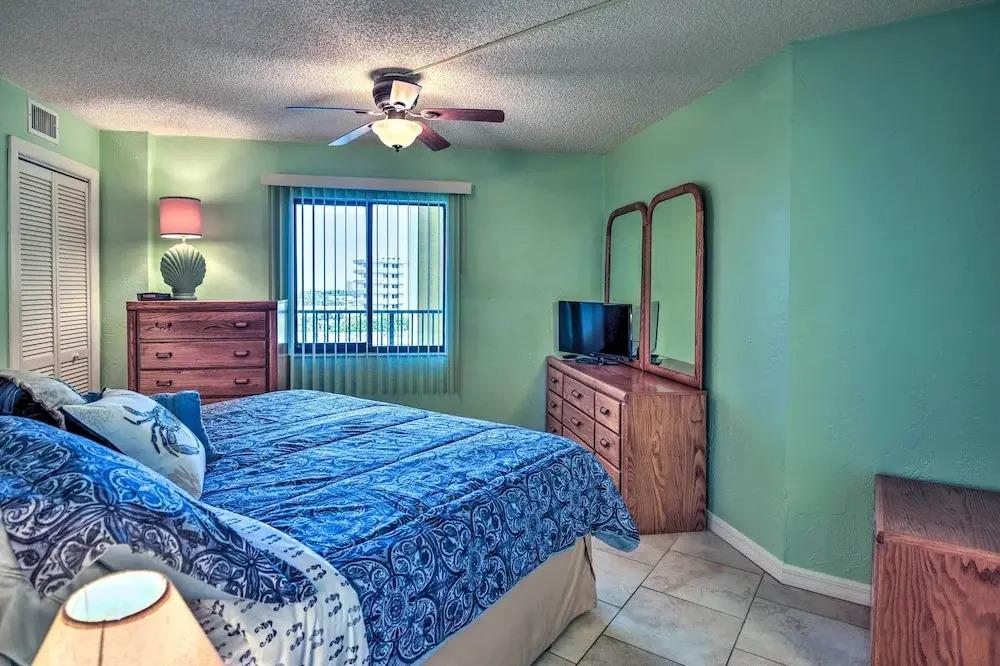 Ocean-view Condo w/ Balcony on Daytona Beach!