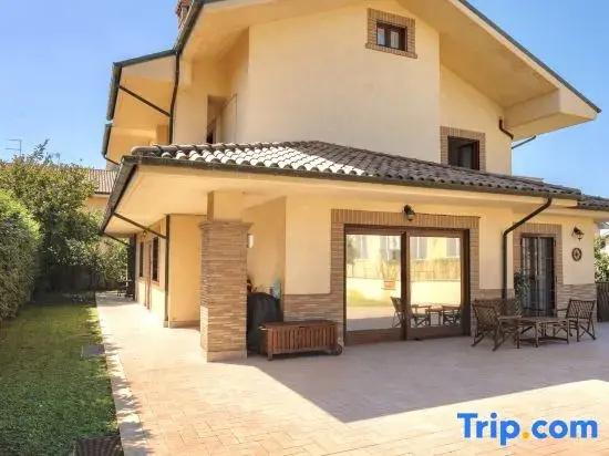 Villa Antonella - Wellness & Jacuzzi - 5 min to Airport [Wifi - A/C]