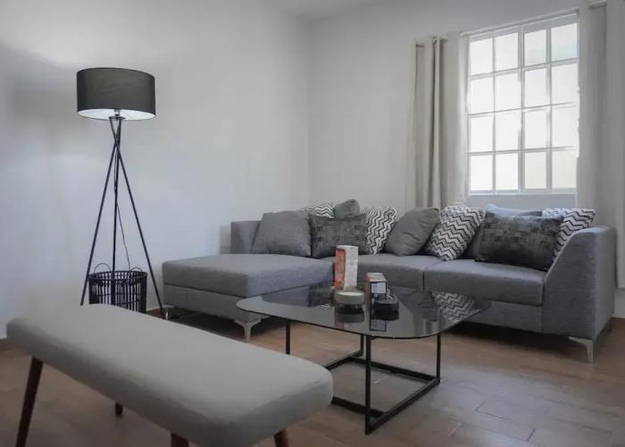 Modern Flat with 2 Bedrooms Near sea