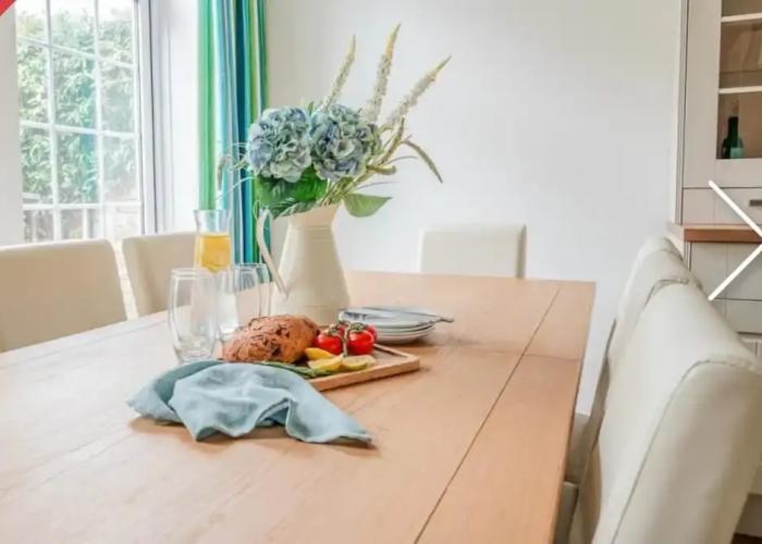 3 Bedroom-house -3mins to Beach- Petsok