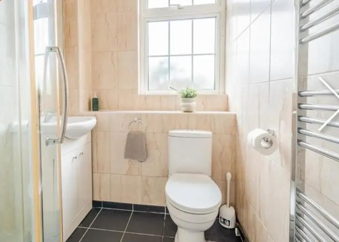 3 Bedroom-house -3mins to Beach- Petsok