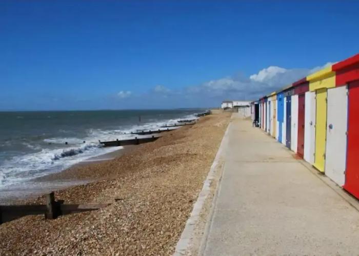 3 Bedroom-house -3mins to Beach- Petsok