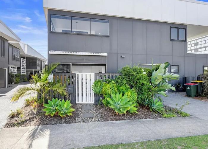 1 Bedroom Modern Townhouse in Casuarina