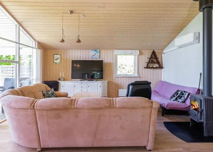 6 Person Holiday Home in Logstor