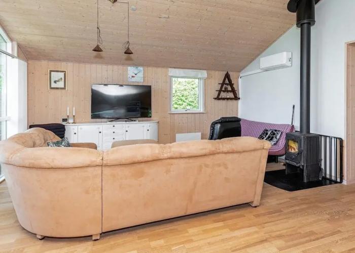 6 Person Holiday Home in Logstor