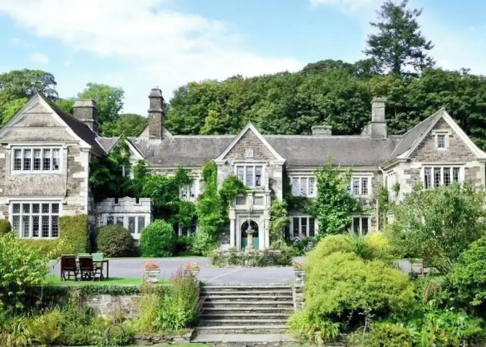 Lewtrenchard Manor