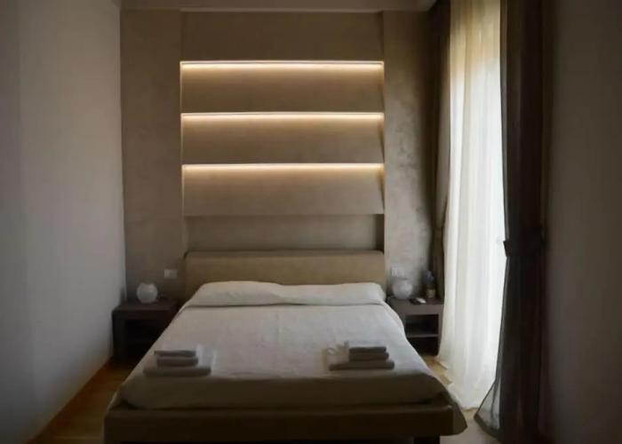 B&B Jolie Center