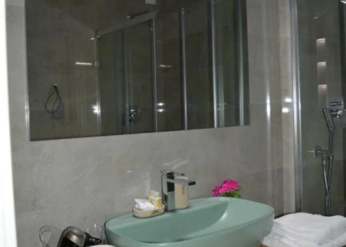 B&B Jolie Center