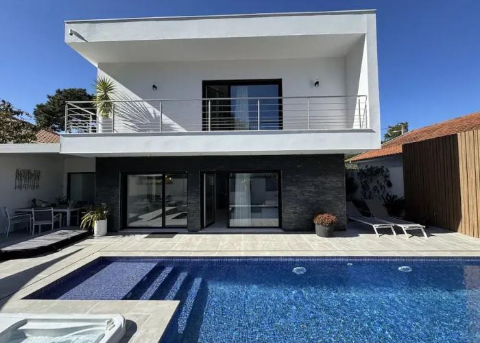 Paraty Villa by Cadenzalux