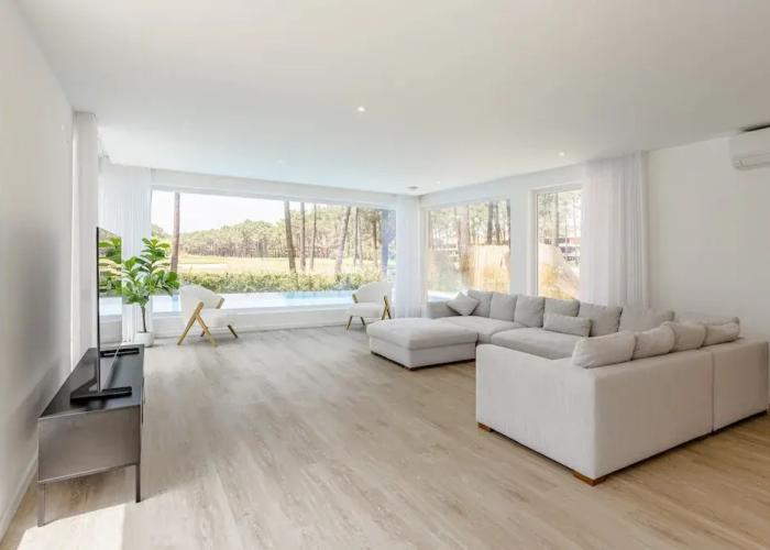 Aroeira Modern Grand Villa With Pool by Homing