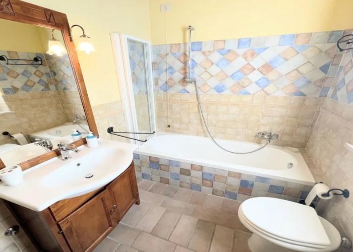 Large Villa - Sleeps 10 - Pool - Pergola - Playground for Children - Wifi