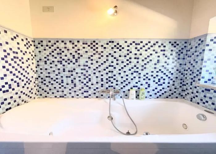 Large Villa - Sleeps 10 - Pool - Pergola - Playground for Children - Wifi