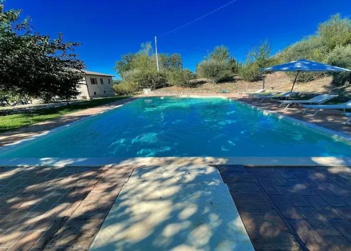 Large Villa - Sleeps 10 - Pool - Pergola - Playground for Children - Wifi