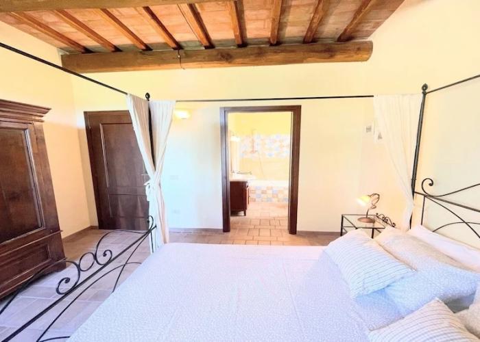 Large Villa - Sleeps 10 - Pool - Pergola - Playground for Children - Wifi