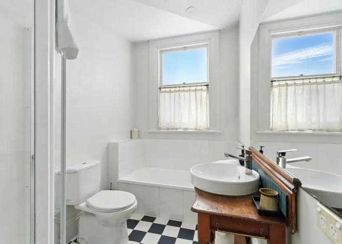 3 Bedroom House - Sandy Bay