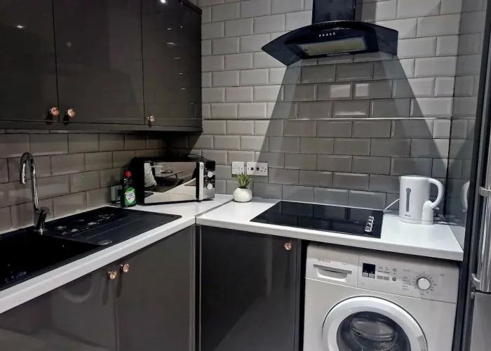 Seaside Escape - Sleeps 4 - Pets Ok - Free Parking