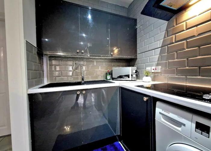 Seaside Escape - Sleeps 4 - Pets Ok - Free Parking