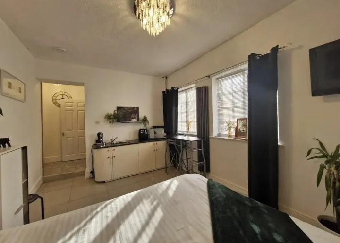 Beachside Retreat - Pets Ok - Free Parking
