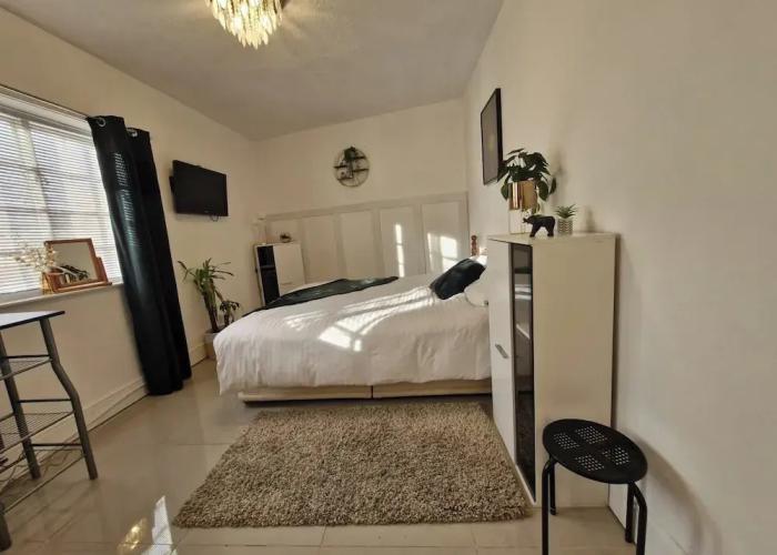 Beachside Retreat - Pets Ok - Free Parking