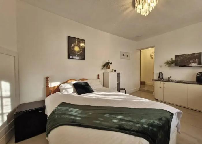 Beachside Retreat - Pets Ok - Free Parking