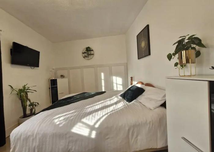 Beachside Retreat - Pets Ok - Free Parking