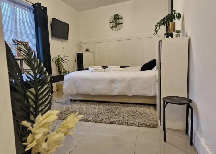 Beachside Retreat - Pets Ok - Free Parking