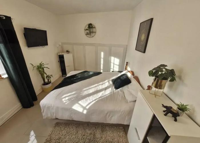 Beachside Retreat - Pets Ok - Free Parking