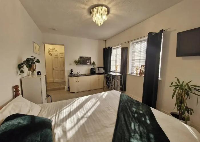 Beachside Retreat - Pets Ok - Free Parking