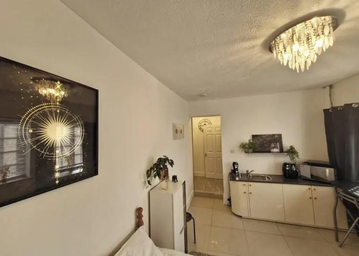 Beachside Retreat - Pets Ok - Free Parking