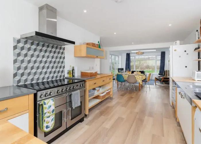 Sea Breeze Your Coastal Sanctuary in Sandown