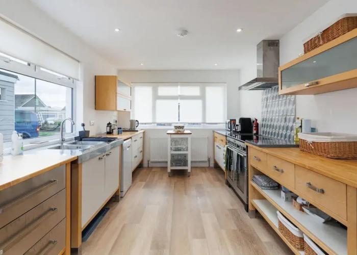 Sea Breeze Your Coastal Sanctuary in Sandown