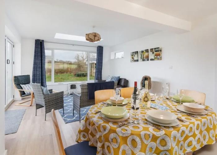Sea Breeze Your Coastal Sanctuary in Sandown