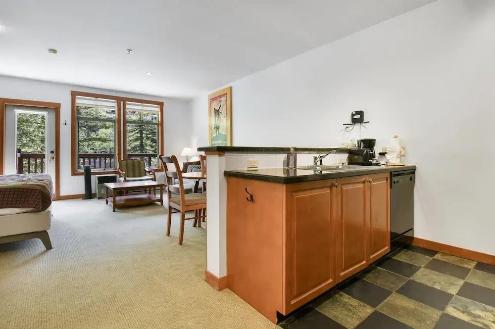 1106 - Studio Standard Eagle Springs West Studio