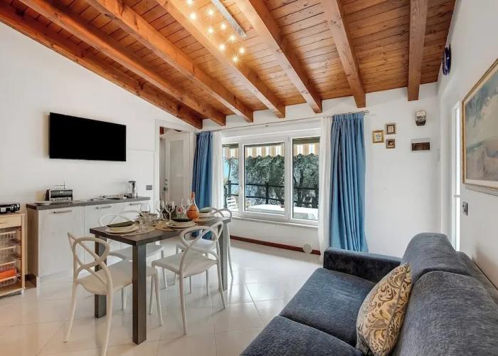 Blu Lavanda Lakeview Terrace + Garden
