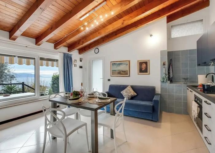 Blu Lavanda Lakeview Terrace + Garden
