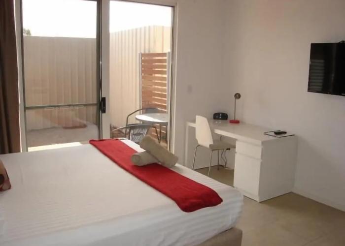 Crossroads Ecomotel