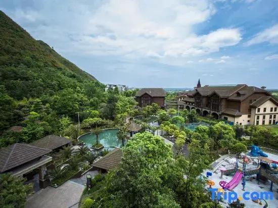 Lutang Hot Spring Resort