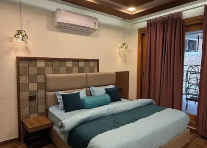 Yes Hotel By The Ganges