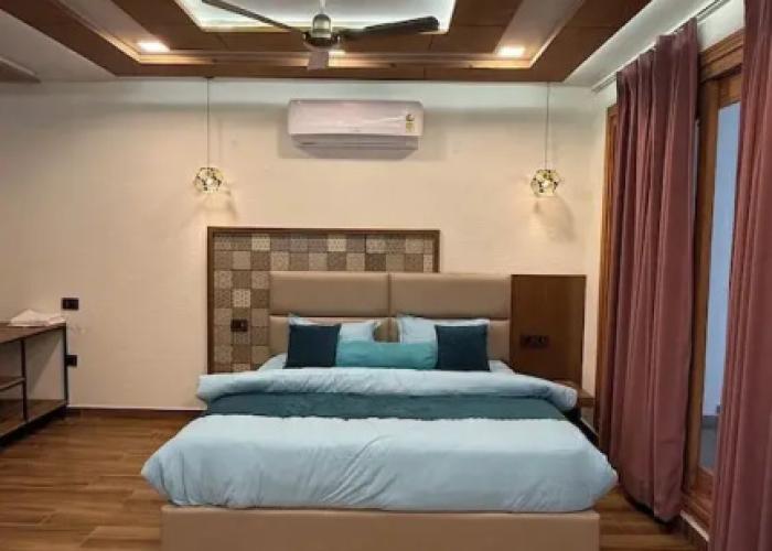 Yes Hotel By The Ganges