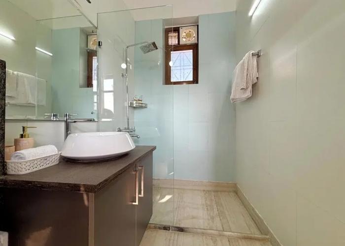Luxury 4 Bedroom's Independent villa