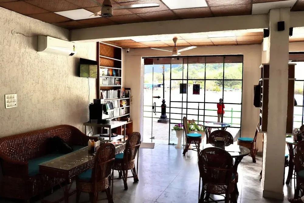 фото Maayaa inn by Ganges
