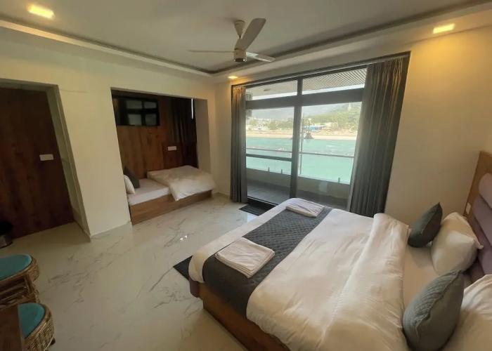 Maayaa inn by Ganges